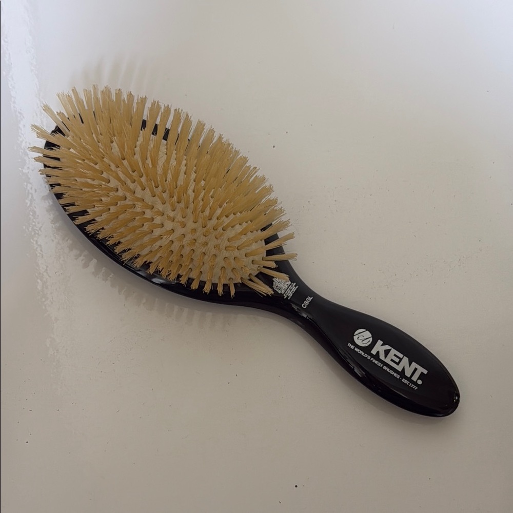 Black and Cream Hair Detangling Brush with Medium Bristles